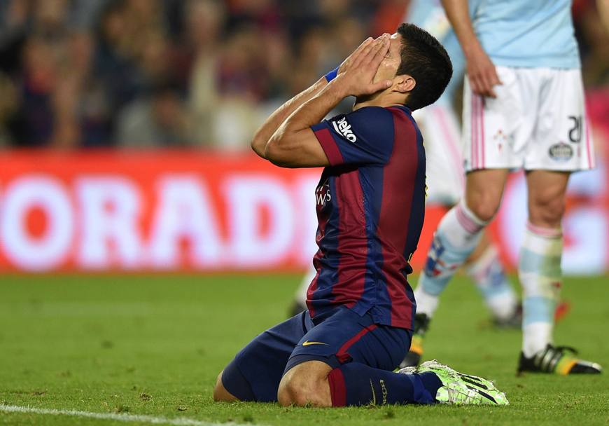 La disperazione di Luis Suarez per una delle opportunit fallite durante il match (Afp)